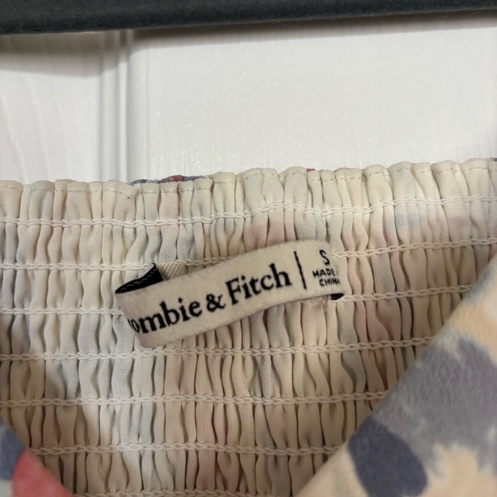 A&F Patterned Blouse - Picture 3 of 4